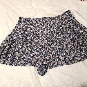 Flowy shorts never worn